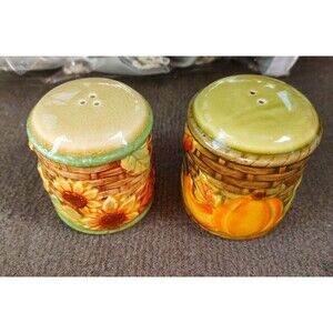 VTG Garden Ridge Salt and Pepper Shakers Pumpkins Sunflowers Fall COUNTRY EC